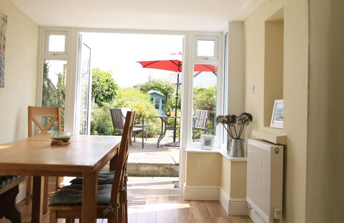 Instow Cottage | Nannys Cottage, dog friendly, high standard throughout, 2 mins to beach