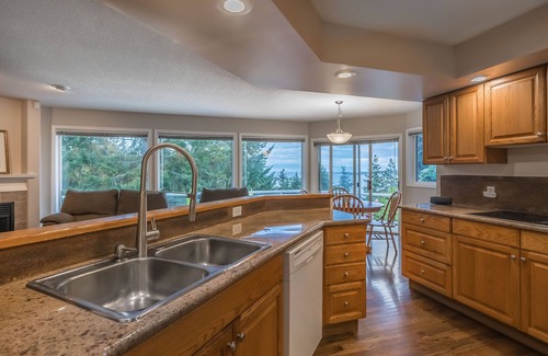 Regional District of Nanaimo House | Nanoose Bay/Fairwinds Golf Retreat featuring Ocean Views