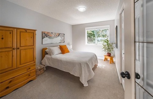 Regional District of Nanaimo House | Nanoose Bay Hillside Retreat w view, ocean/forests access, hot-tub. April-Oct+