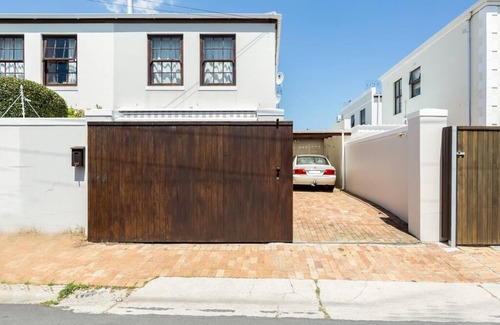 Claremont House | Nansen Place 2 Bedroom in Claremont