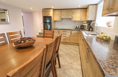 Rhyd-y-foel Cottage | NANT COED BARN, family friendly, with hot tub in Abergele