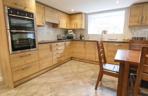 Rhyd-y-foel Cottage | NANT COED BARN, family friendly, with hot tub in Abergele