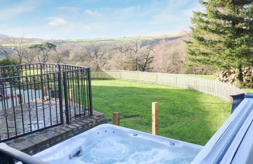 Mawr House | Nant Moel Isaf Farm