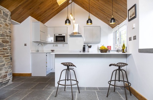 Cilybebyll Cottage | Nant y Plas - sleeps 2 guests in 1 bedroom
