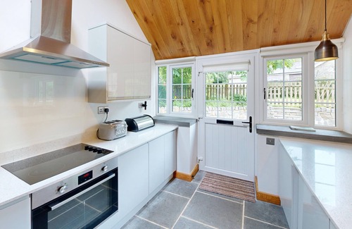 Cilybebyll Cottage | Nant y Plas - sleeps 2 guests in 1 bedroom