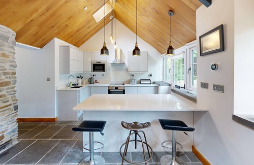 Cilybebyll Cottage | Nant y Plas - sleeps 2 guests in 1 bedroom