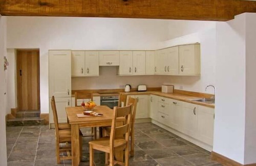 Graigfechan Cottage | NANT YR HENDRE, family friendly, with hot tub in Pentre Celyn