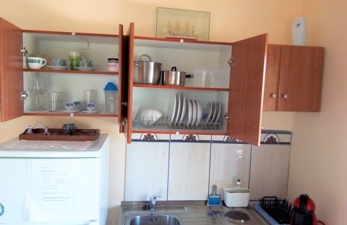 Palaia Fokaia Bed & Breakfast | Nantia's studio apartment with bathroom and large veranda