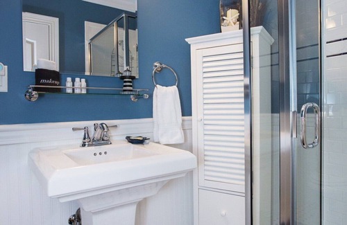 La Grange Bed & Breakfast | Nantucket Queen Luxury Suite with view of horse paddocks