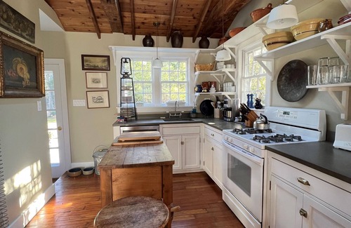 Wainscott House | Nantucket Style Beach Cottage South of the highway