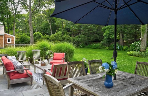 Wainscott House | Nantucket Style Beach Cottage South of the highway