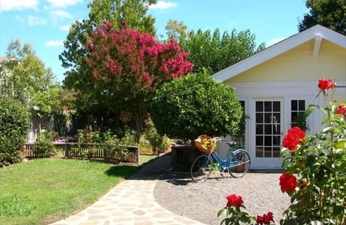 Napa House | Napa Sans Souci - Walk to Downtown Napa - Private Yard and Gardens