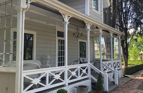 Napa House | Napa Valley - Oakville Farmhouse EstatenA classic and rare Napa Valley retreat.