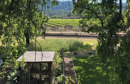 Napa House | Napa Valley - Oakville Farmhouse EstatenA classic and rare Napa Valley retreat.
