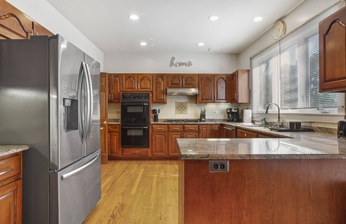 Naperville House | Naperville FHS Rental - Harmony Ct