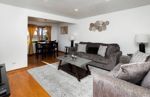 Fox Valley House | Naperville Rental- Knoll Dr