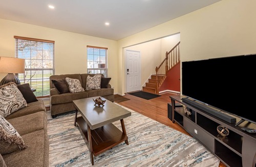 Naperville House | Naperville Rental - Skylane Dr