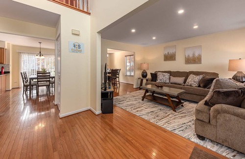 Naperville House | Naperville Rental - Skylane Dr