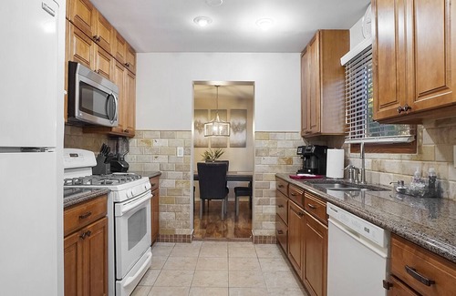 Fox Valley House | Naperville Rental - Woodview Ln