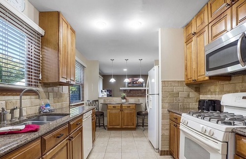Fox Valley House | Naperville Rental - Woodview Ln