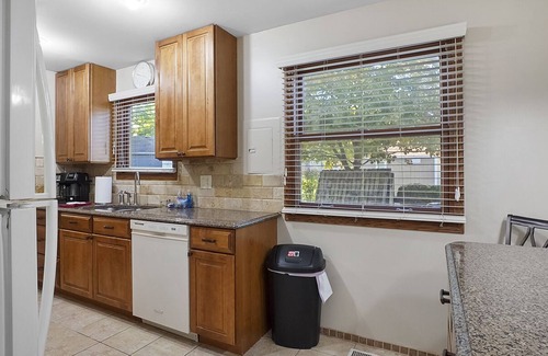 Fox Valley House | Naperville Rental - Woodview Ln