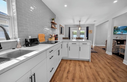 Willoughby Acres House | Naples Beautiful 4 BR Home w/Screened Lanai - Near Beaches, Clean & Comfortable