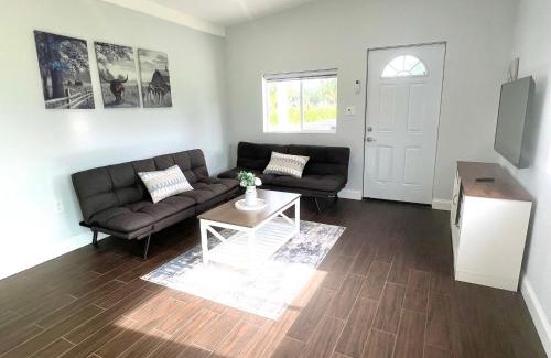 Rural Estates House | Naples Charming Cottage