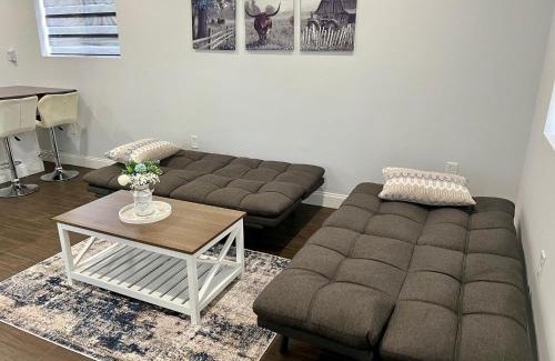 Rural Estates House | Naples Charming Cottage