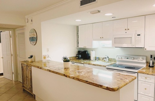 Old Naples Condo | Naples Escape in the heart of 5th Avenue