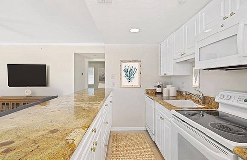 Old Naples Condo | Naples Escape in the heart of 5th Avenue
