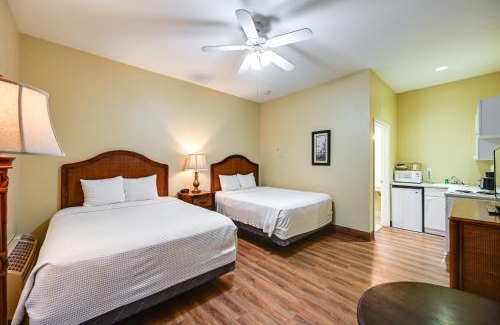 Naples Apartment | Naples Escape with Community Pool and Marina View!