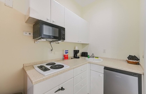 Naples Apartment | Naples Getaway with Fire Pit & Grill!