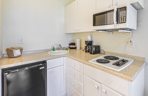 Naples Apartment | Naples Hideaway with Resort Amenities!