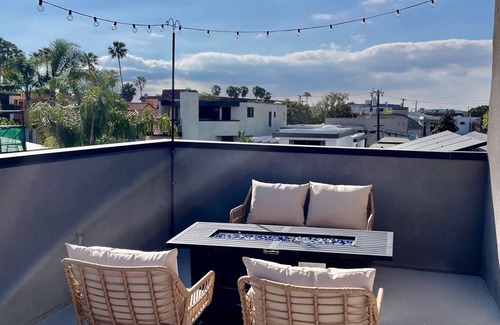 Harbor House | Naples Island rooftop deck/bbq AC & 2 car garage
