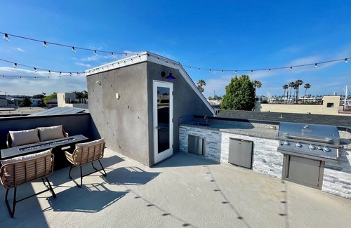 Harbor House | Naples Island rooftop deck/bbq AC & 2 car garage