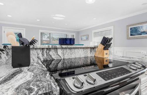 Central Naples House | Naples Luxury 4BDR+Den POOL Home
