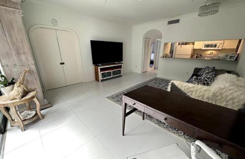Central Naples Apartment | Naples Luxury Condo, Pool, Tennis, Minutes from the Beach