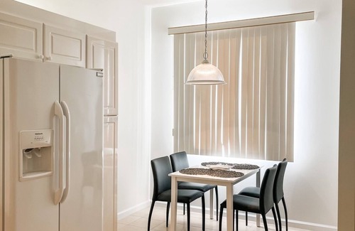 Naples Condo | Naples Luxury Stay with Resort Pool Oasis & Lanai - Minutes To Beach & 5th Ave