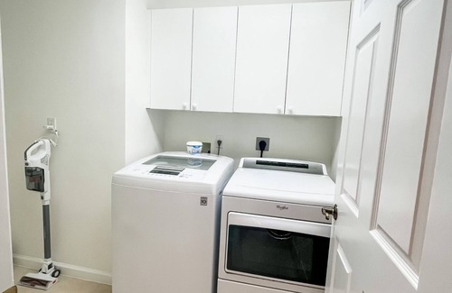 Naples Condo | Naples Luxury Stay with Resort Pool Oasis & Lanai - Minutes To Beach & 5th Ave
