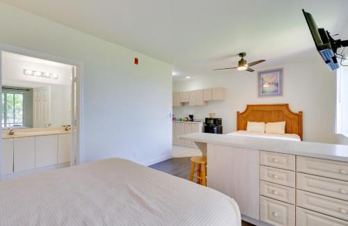 Naples Apartment | Naples Oasis with Screened Porch and Tennis Court!