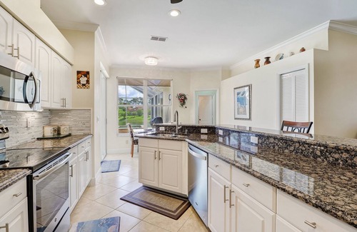 Central Naples House | 'Naples Paradiso'. Remodeled villa.heated salt water pool/spa extra large lanai