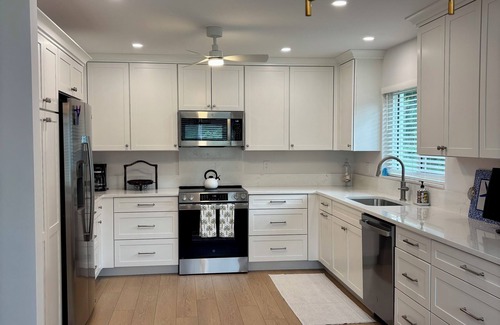 Park Shore Condo | Naples - Park Shore 2 Bedroom Condo - 1 minute from private Park Shore beach