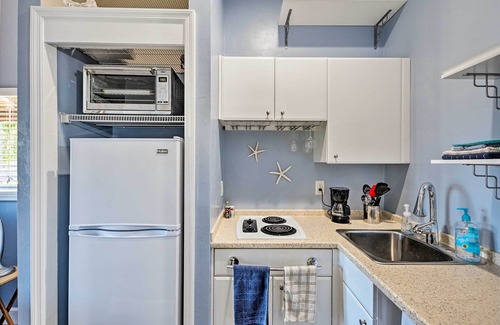 Naples Apartment | Naples Studio w/Resort Amenities - Near Marina!