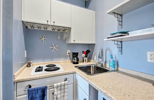 Naples Apartment | Naples Studio w/Resort Amenities - Near Marina!