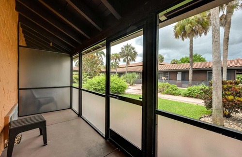 Naples Apartment | Naples Studio with Screened Patio and Resort Amenities