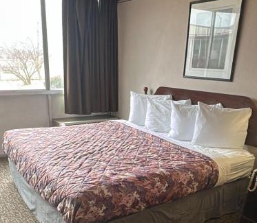 Napoleon Hotel | Napoleon Inn and Suites