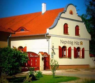 Zsira House | Napvirág-Ház