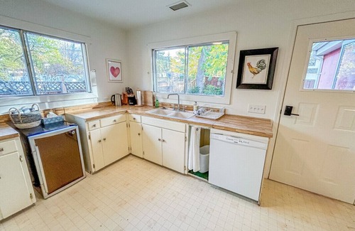 Okanagan-Similkameen Apartment | Naramata Red Cottage