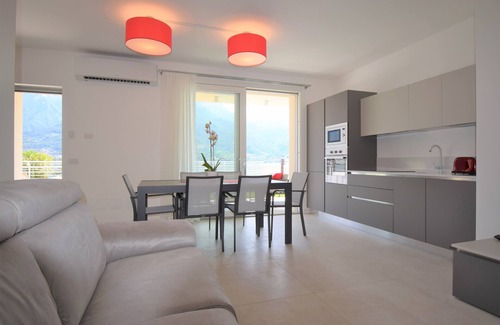 Oliveto Lario Apartment | Narciso Apartment - Bellagio Wild Flowers