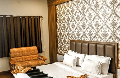 Omkareshwar Hotel | Narmada Hills Resort